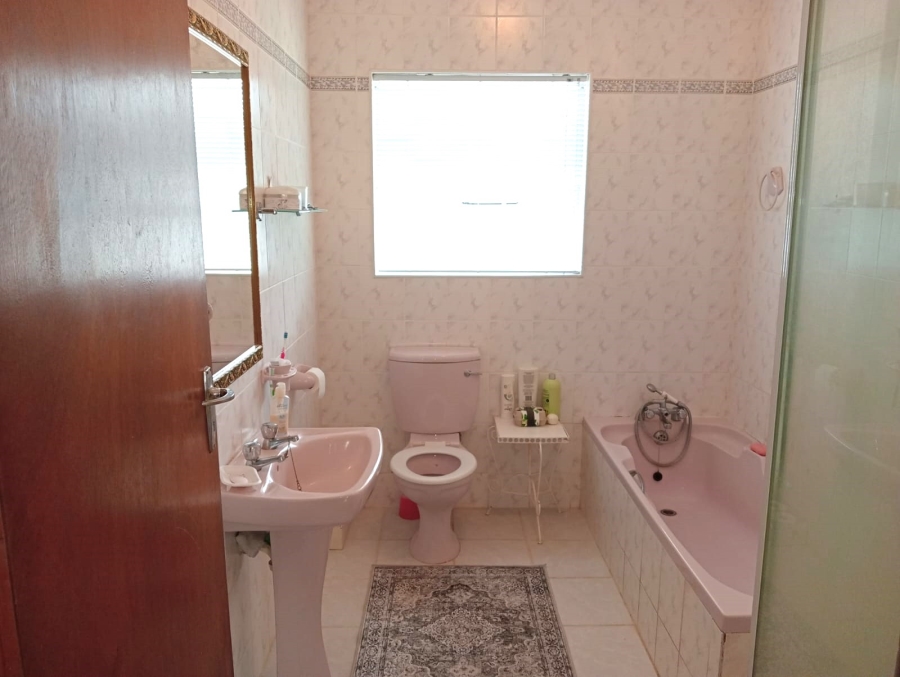 4 Bedroom Property for Sale in Vanes Estate Eastern Cape